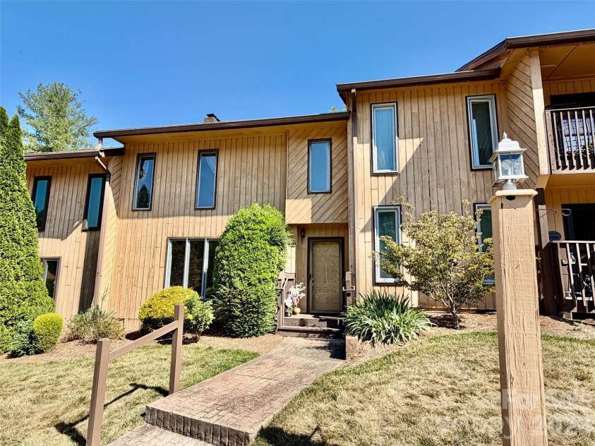 103 Pebble Creek Drive, Asheville, NC 28803.  MLS# CAR4328597, YatesRealty ID 9874. 