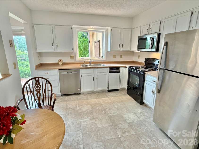 103 Pebble Creek Drive, Asheville, NC 28803.  MLS# CAR4328597, YatesRealty ID 9874. 