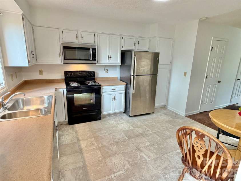 103 Pebble Creek Drive, Asheville, NC 28803.  MLS# CAR4328597, YatesRealty ID 9874. 