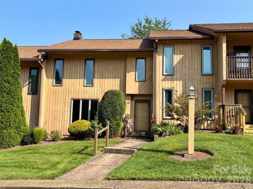 103 Pebble Creek Drive, Asheville, NC 28803.  MLS# CAR4328597, YatesRealty ID 9874. 