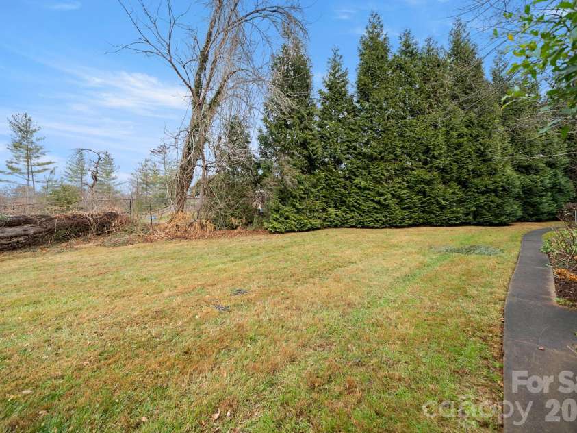103 Pebble Creek Drive, Asheville, NC 28803.  MLS# CAR4328597, YatesRealty ID 9874. Common backyard space