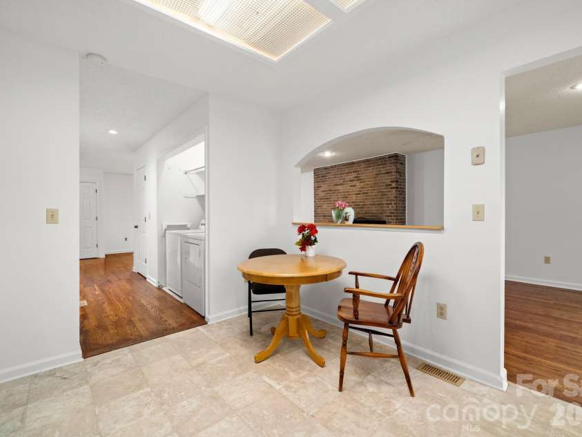 103 Pebble Creek Drive, Asheville, NC 28803.  MLS# CAR4328597, YatesRealty ID 9874. Eat in space