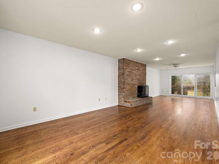 103 Pebble Creek Drive, Asheville, NC 28803.  MLS# CAR4328597, YatesRealty ID 9874. Living room