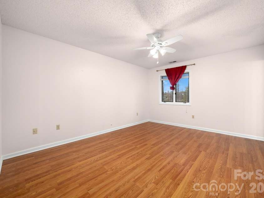 103 Pebble Creek Drive, Asheville, NC 28803.  MLS# CAR4328597, YatesRealty ID 9874. Primary bedroom