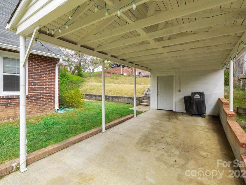 110 Todd Street, Lenoir, NC 28645.  MLS# CAR4225623, YatesRealty ID 9874. 