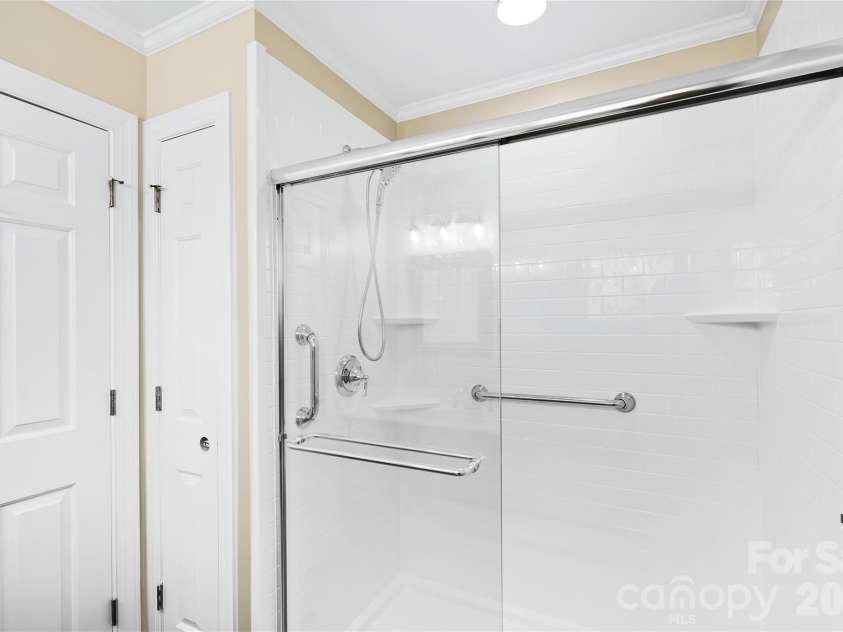 2812 Woodwind Court, Kannapolis, NC 28081.  MLS# CAR4341177, YatesRealty ID 9875. En-Suite Bath