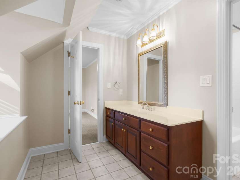 2812 Woodwind Court, Kannapolis, NC 28081.  MLS# CAR4341177, YatesRealty ID 9875. Jack and Jill Bath