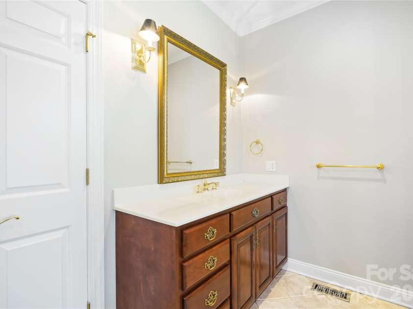 2812 Woodwind Court, Kannapolis, NC 28081.  MLS# CAR4341177, YatesRealty ID 9875. Primary Bath
