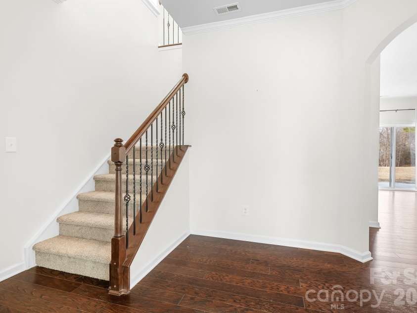 1316 Mona Vale Drive, Huntersville, NC 28078.  MLS# CAR4342109, YatesRealty ID 9876. Front Entry. Flex/office space to the right. 
