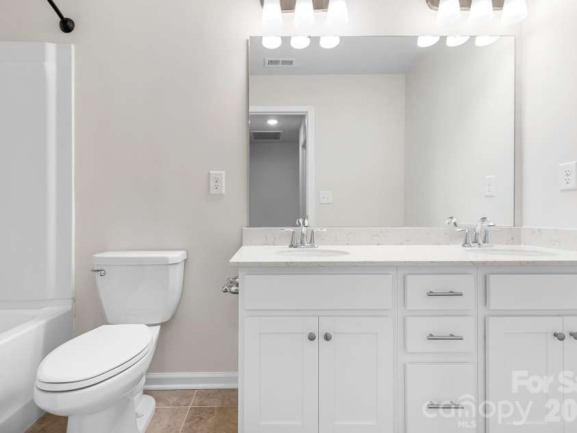 1316 Mona Vale Drive, Huntersville, NC 28078.  MLS# CAR4342109, YatesRealty ID 9876. Full bath upper level
