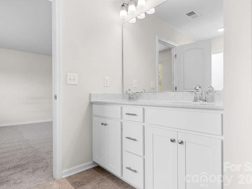 1316 Mona Vale Drive, Huntersville, NC 28078.  MLS# CAR4342109, YatesRealty ID 9876. Primary bath - dual vanities