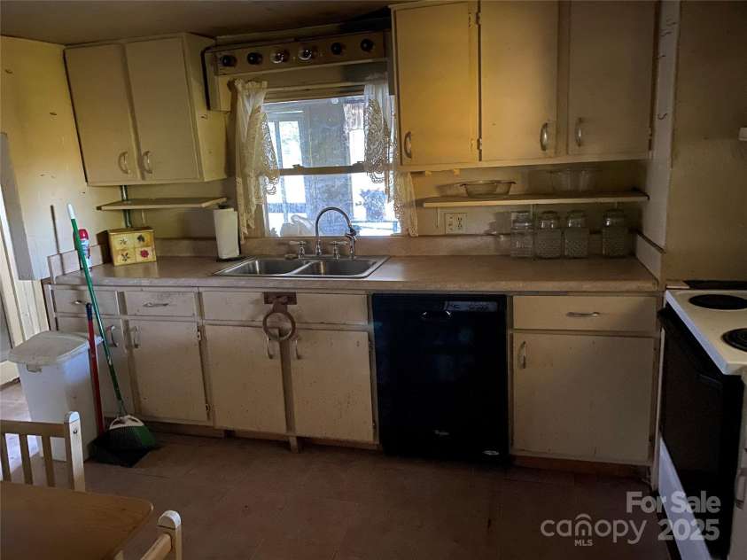 3642 Barus Pond Loop, Valdese, NC 28690.  MLS# CAR4193849, YatesRealty ID 9876. 