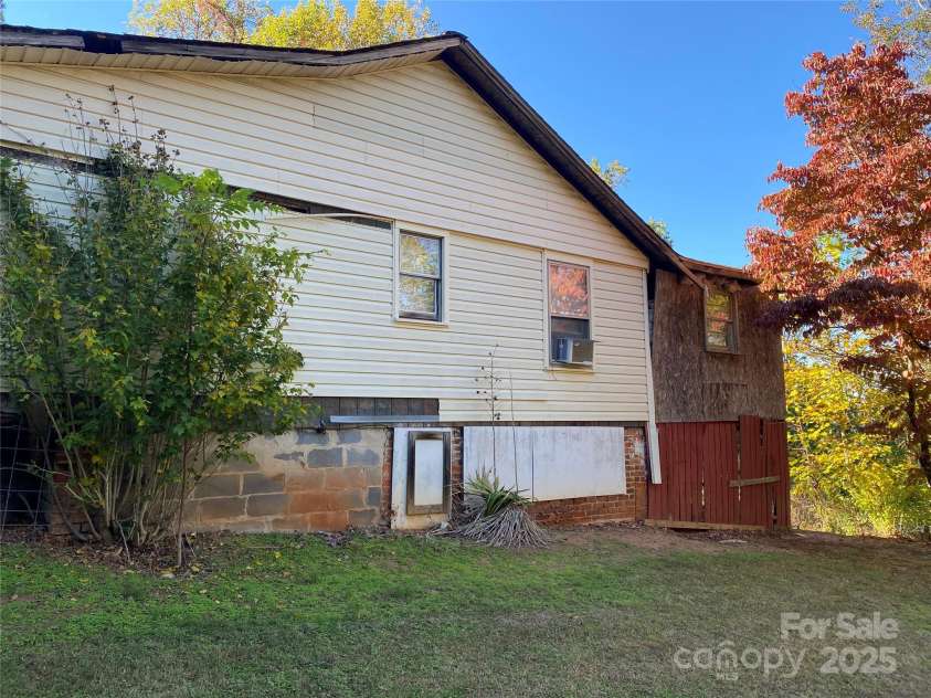 3642 Barus Pond Loop, Valdese, NC 28690.  MLS# CAR4193849, YatesRealty ID 9876. 