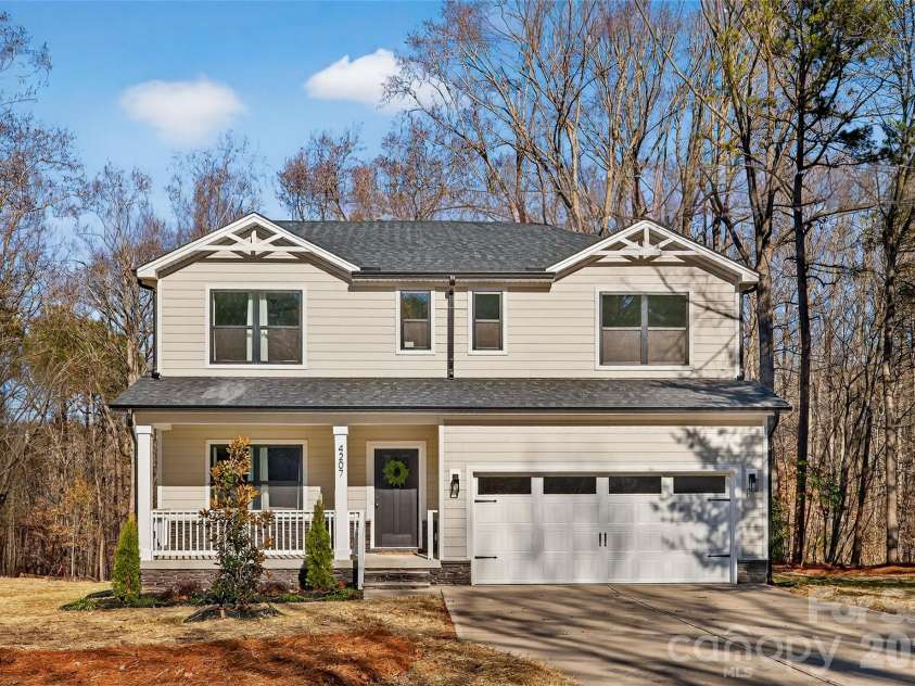 4207 Eagle Chase Drive, Charlotte, NC 28216.  MLS# CAR4344104, YatesRealty ID 9877. 