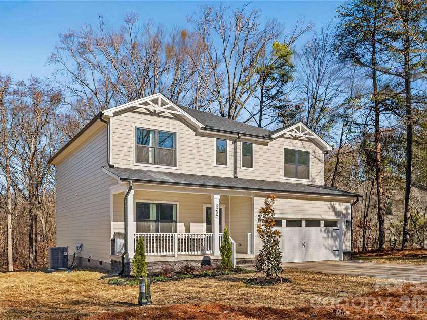 4207 Eagle Chase Drive, Charlotte, NC 28216.  MLS# CAR4344104, YatesRealty ID 9877. 