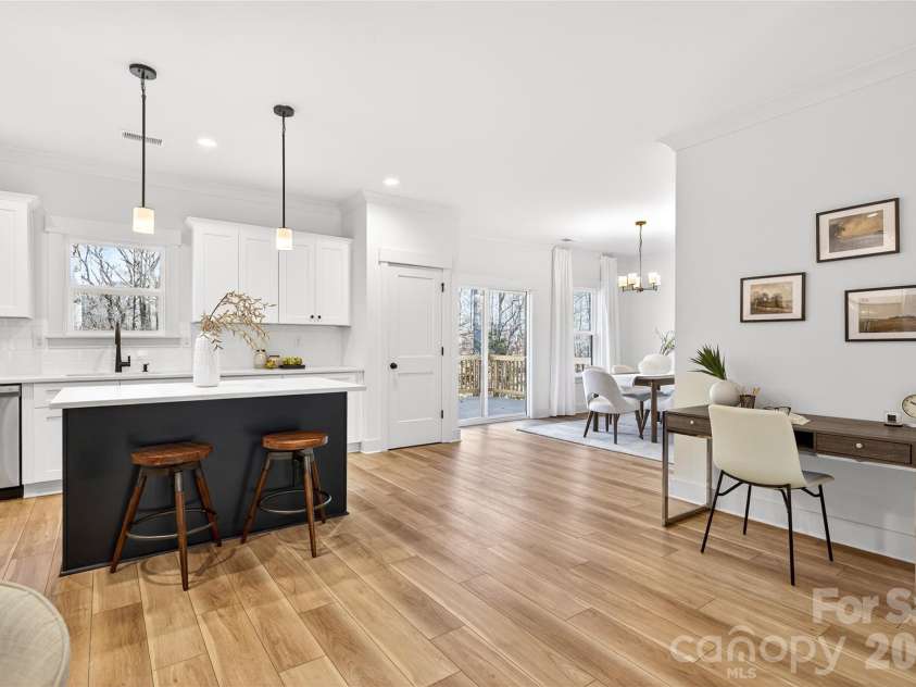 4207 Eagle Chase Drive, Charlotte, NC 28216.  MLS# CAR4344104, YatesRealty ID 9877. 