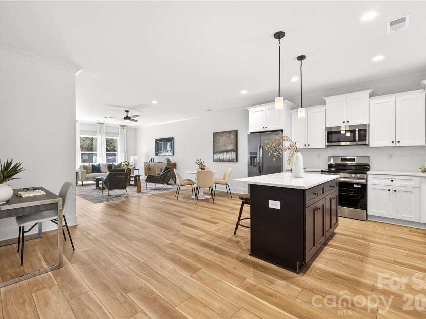 4207 Eagle Chase Drive, Charlotte, NC 28216.  MLS# CAR4344104, YatesRealty ID 9877. 