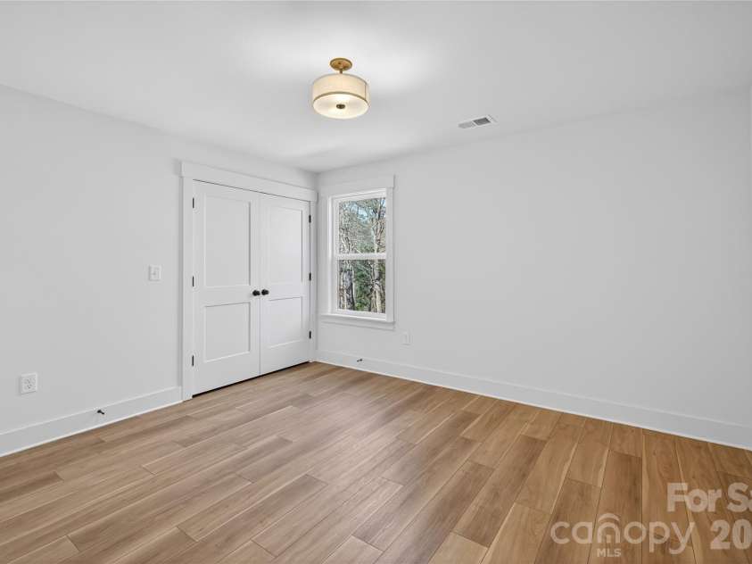 4207 Eagle Chase Drive, Charlotte, NC 28216.  MLS# CAR4344104, YatesRealty ID 9877. 