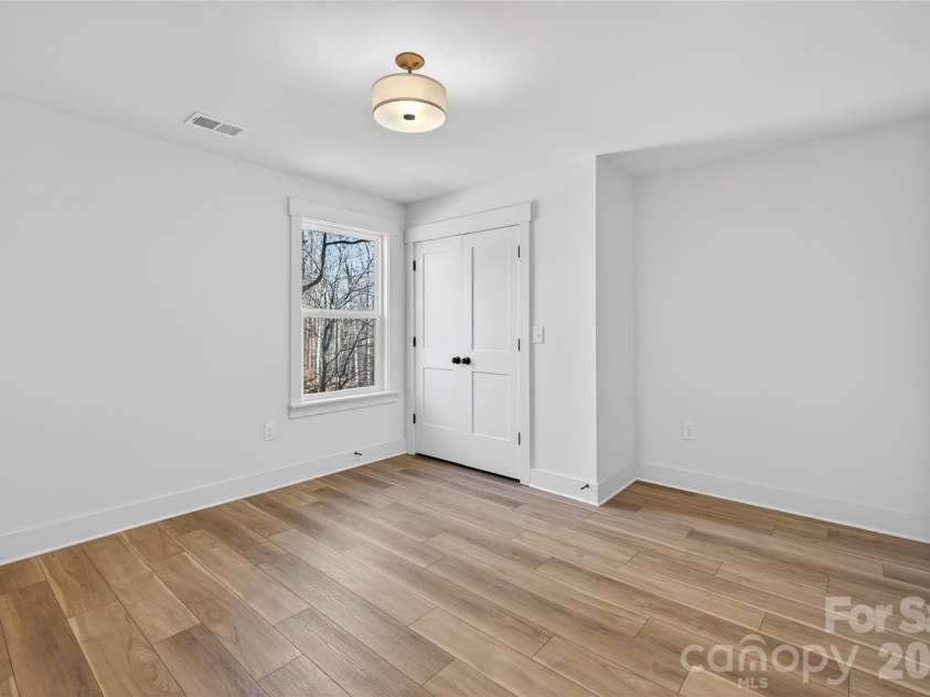 4207 Eagle Chase Drive, Charlotte, NC 28216.  MLS# CAR4344104, YatesRealty ID 9877. 