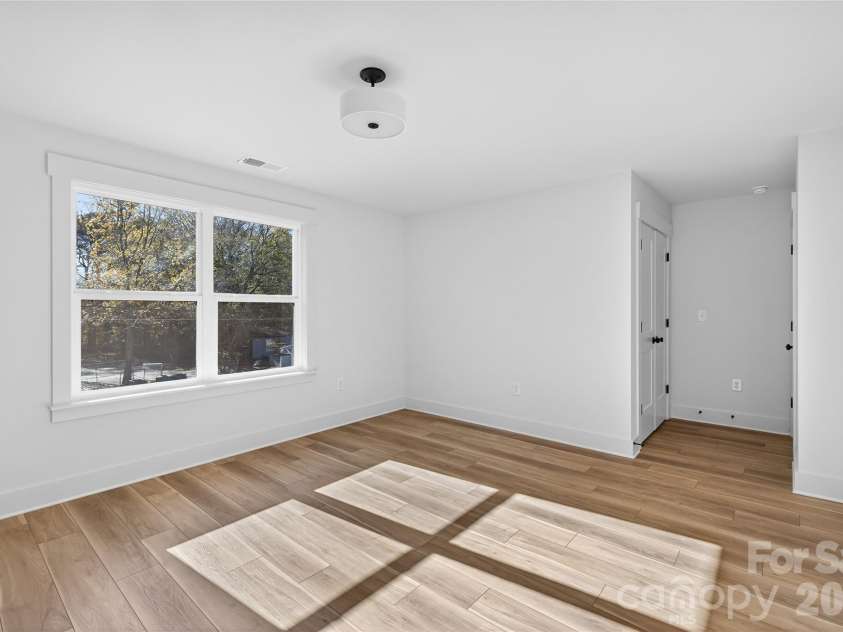 4207 Eagle Chase Drive, Charlotte, NC 28216.  MLS# CAR4344104, YatesRealty ID 9877. 