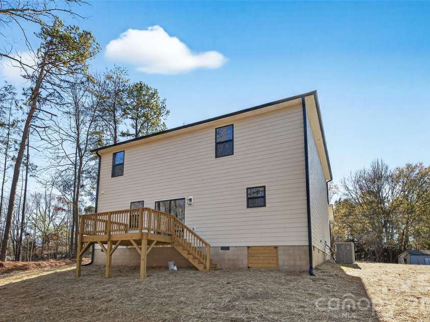 4207 Eagle Chase Drive, Charlotte, NC 28216.  MLS# CAR4344104, YatesRealty ID 9877. 