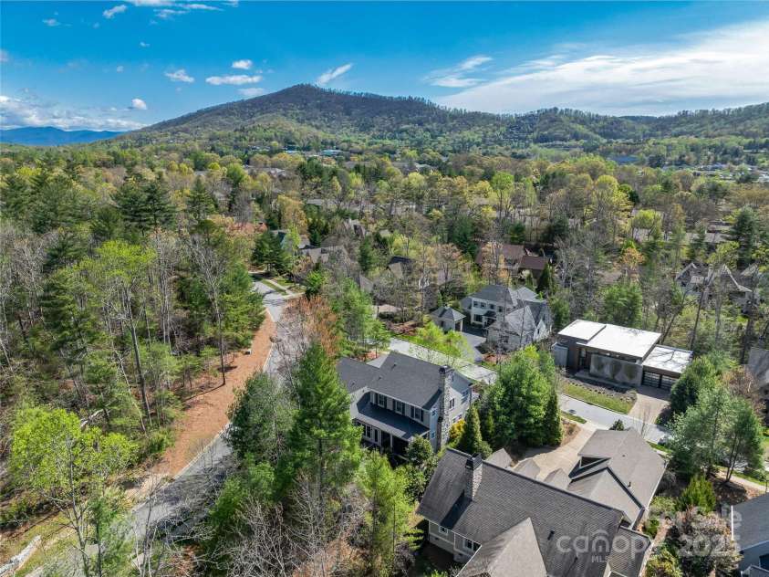 5 Cleftridge Court, Asheville, NC 28803.  MLS# CAR4244446, YatesRealty ID 9879. 