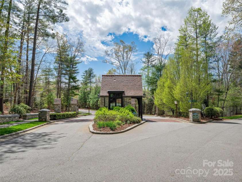 5 Cleftridge Court, Asheville, NC 28803.  MLS# CAR4244446, YatesRealty ID 9879. 