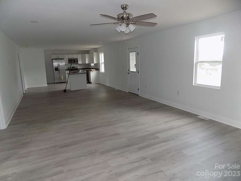 321 Linestowe Drive, Belmont, NC 28012.  MLS# CAR4069418, YatesRealty ID 988. LIVING ROOM