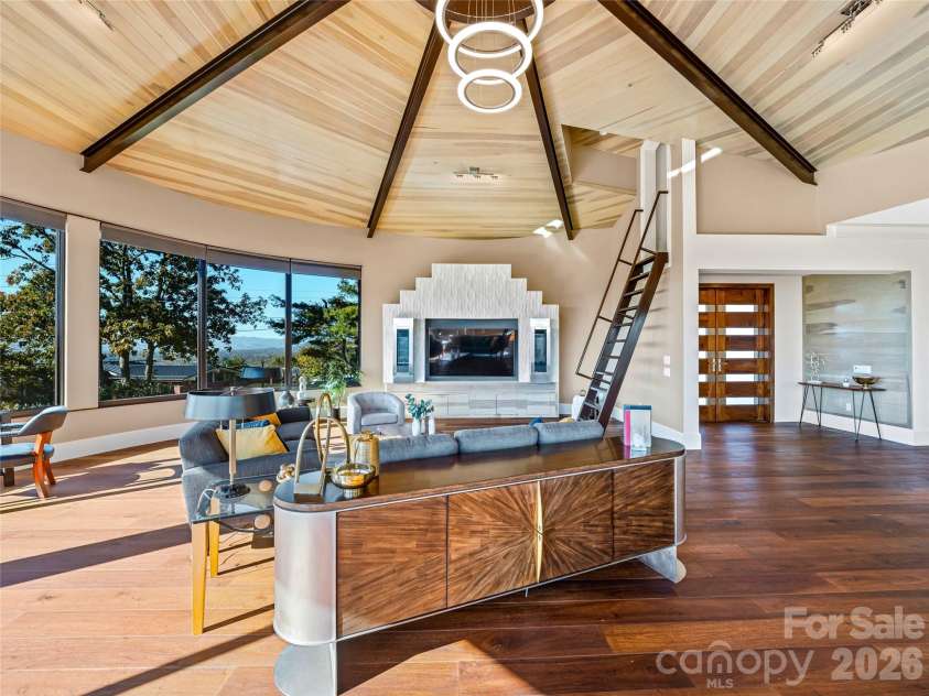 95 Horizon Hill Road, Asheville, NC 28804.  MLS# CAR4319881, YatesRealty ID 988. 