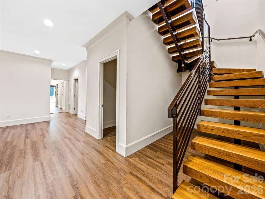 95 Horizon Hill Road, Asheville, NC 28804.  MLS# CAR4319881, YatesRealty ID 988. 