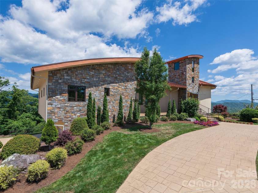 95 Horizon Hill Road, Asheville, NC 28804.  MLS# CAR4392432, YatesRealty ID 988. 
