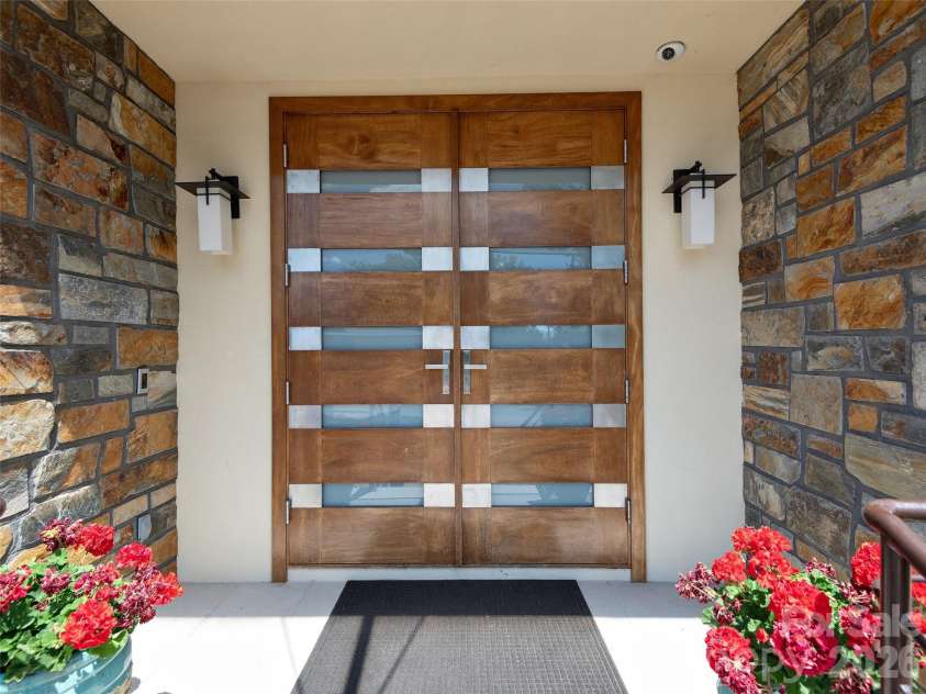 95 Horizon Hill Road, Asheville, NC 28804.  MLS# CAR4392432, YatesRealty ID 988. 