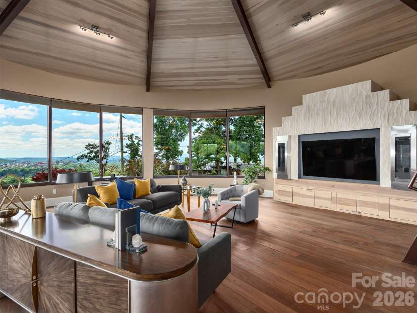 95 Horizon Hill Road, Asheville, NC 28804.  MLS# CAR4392432, YatesRealty ID 988. 