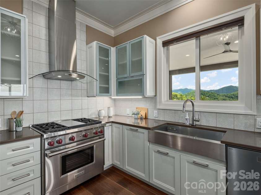 95 Horizon Hill Road, Asheville, NC 28804.  MLS# CAR4392432, YatesRealty ID 988. 