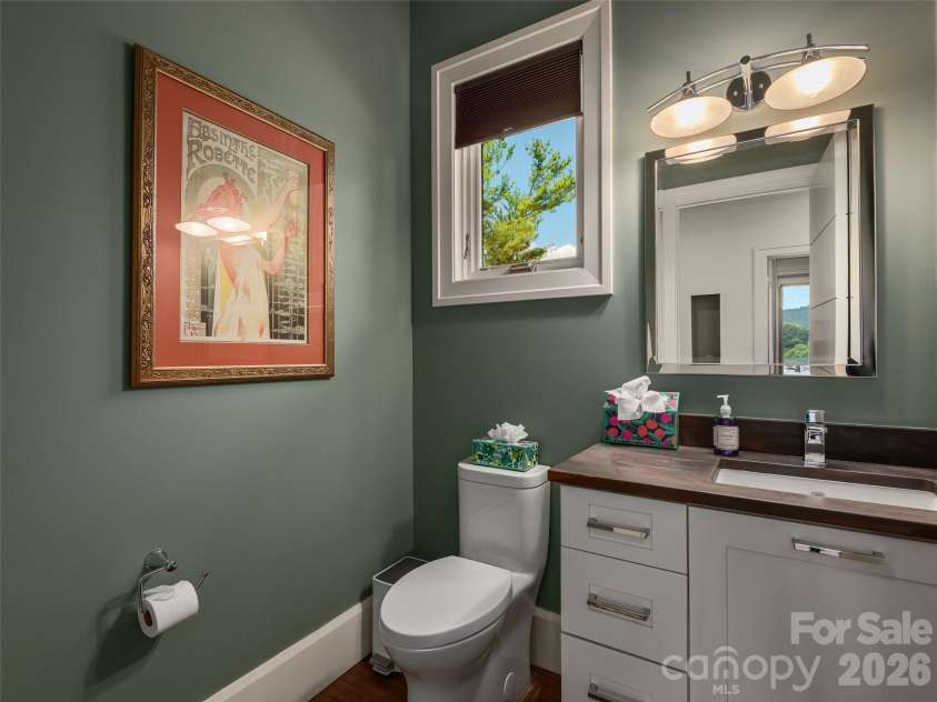 95 Horizon Hill Road, Asheville, NC 28804.  MLS# CAR4392432, YatesRealty ID 988. 