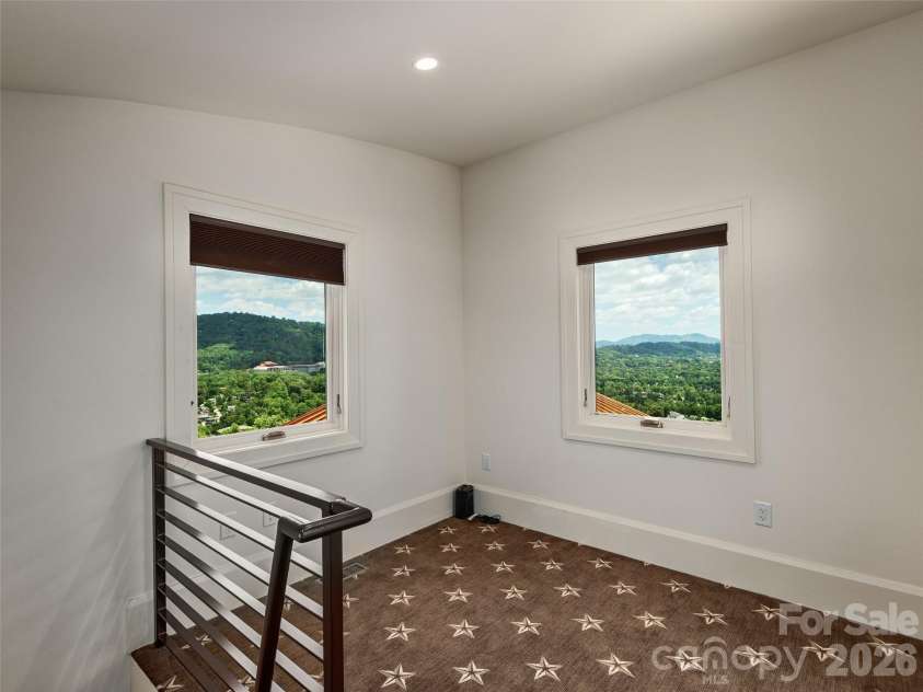 95 Horizon Hill Road, Asheville, NC 28804.  MLS# CAR4392432, YatesRealty ID 988. 