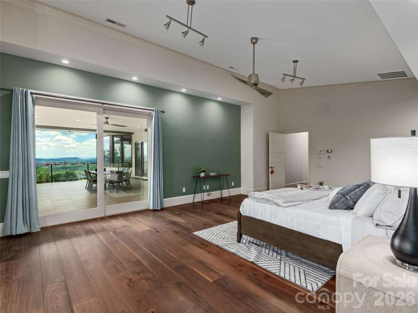 95 Horizon Hill Road, Asheville, NC 28804.  MLS# CAR4392432, YatesRealty ID 988. 