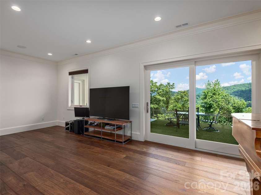 95 Horizon Hill Road, Asheville, NC 28804.  MLS# CAR4392432, YatesRealty ID 988. 