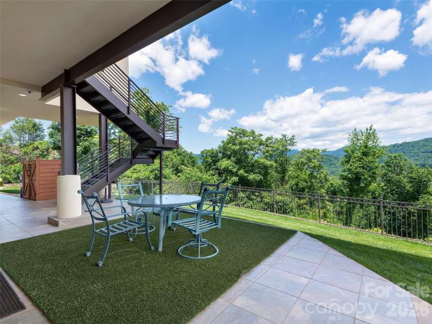 95 Horizon Hill Road, Asheville, NC 28804.  MLS# CAR4392432, YatesRealty ID 988. 