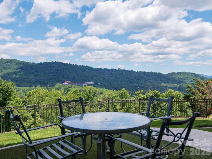 95 Horizon Hill Road, Asheville, NC 28804.  MLS# CAR4392432, YatesRealty ID 988. 