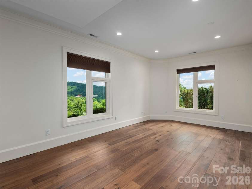 95 Horizon Hill Road, Asheville, NC 28804.  MLS# CAR4392432, YatesRealty ID 988. 