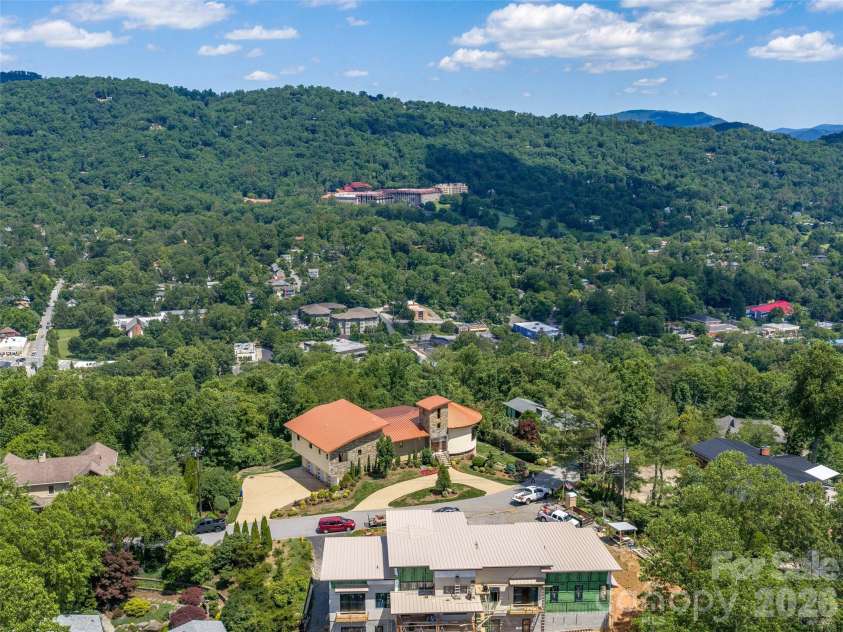 95 Horizon Hill Road, Asheville, NC 28804.  MLS# CAR4392432, YatesRealty ID 988. 