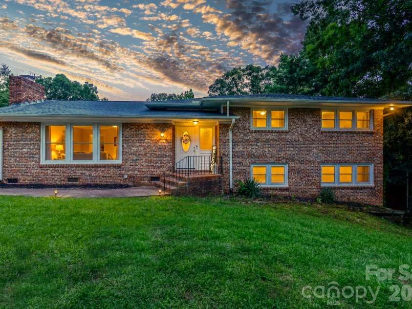 122 Crestwood Drive, Chester, SC 29706.  MLS# CAR4367764, YatesRealty ID 9883. 