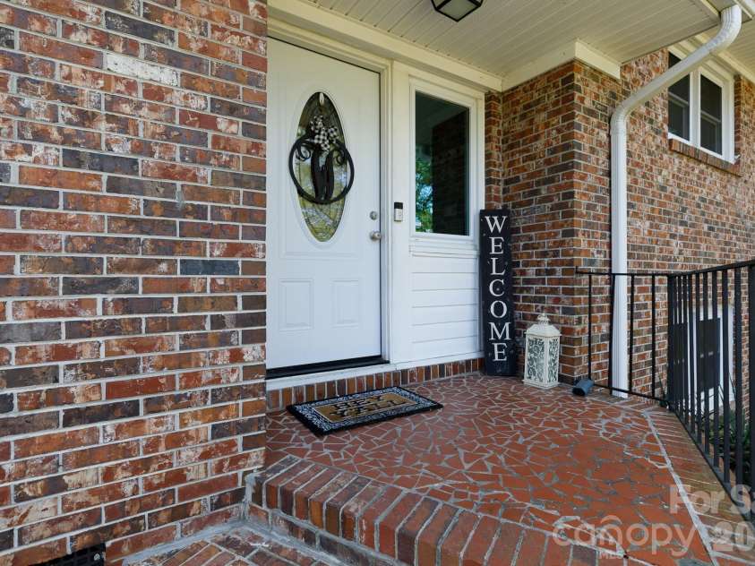 122 Crestwood Drive, Chester, SC 29706.  MLS# CAR4367764, YatesRealty ID 9883. 