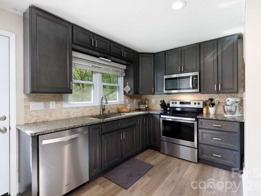 122 Crestwood Drive, Chester, SC 29706.  MLS# CAR4367764, YatesRealty ID 9883. 