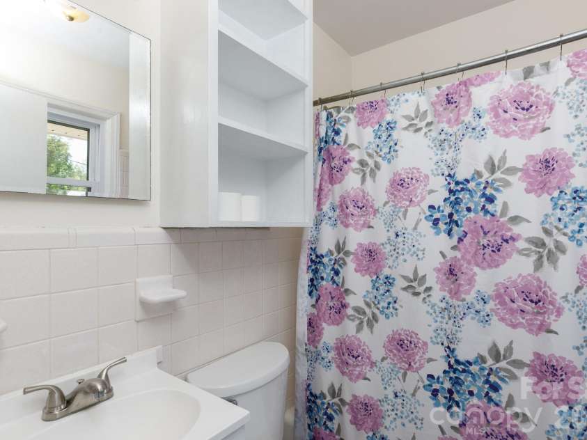 122 Crestwood Drive, Chester, SC 29706.  MLS# CAR4367764, YatesRealty ID 9883. 