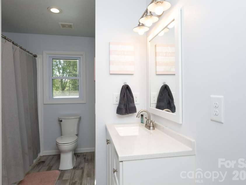 122 Crestwood Drive, Chester, SC 29706.  MLS# CAR4367764, YatesRealty ID 9883. 