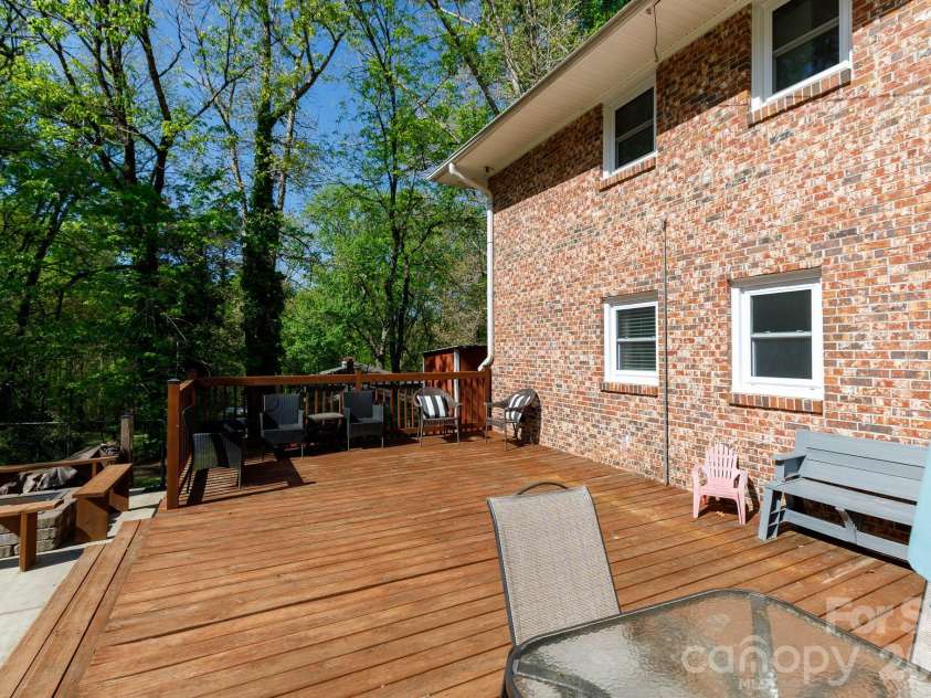 122 Crestwood Drive, Chester, SC 29706.  MLS# CAR4367764, YatesRealty ID 9883. 