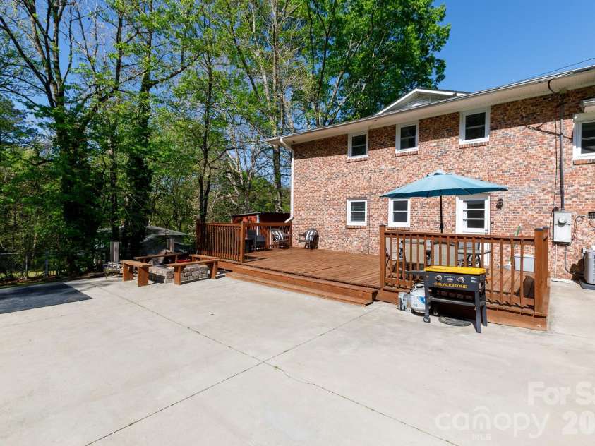 122 Crestwood Drive, Chester, SC 29706.  MLS# CAR4367764, YatesRealty ID 9883. 