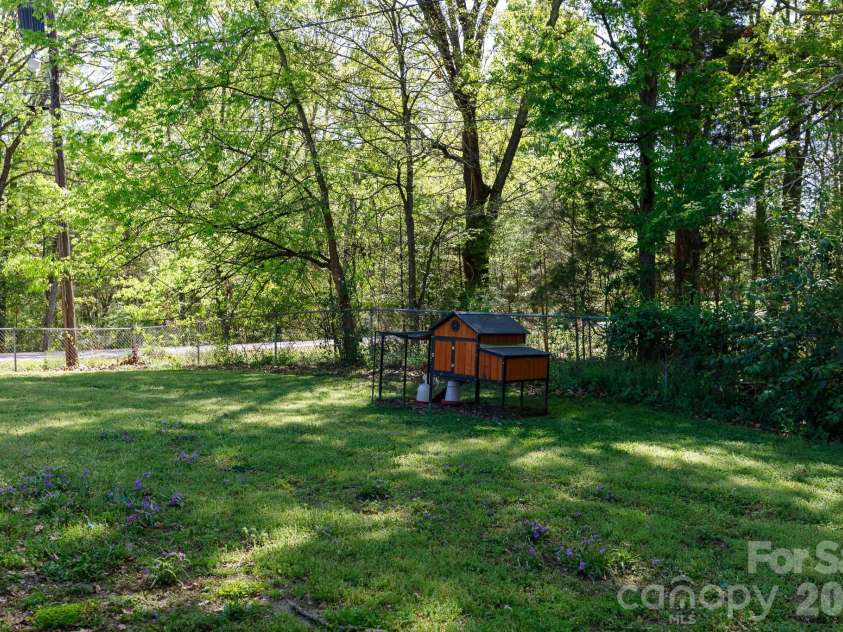 122 Crestwood Drive, Chester, SC 29706.  MLS# CAR4367764, YatesRealty ID 9883. 